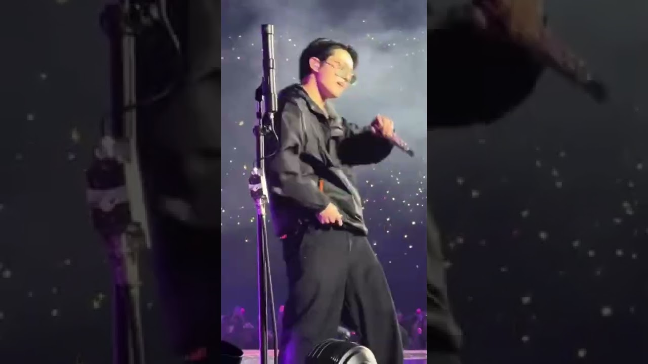 Just Jungkook showing his abs in Concerts