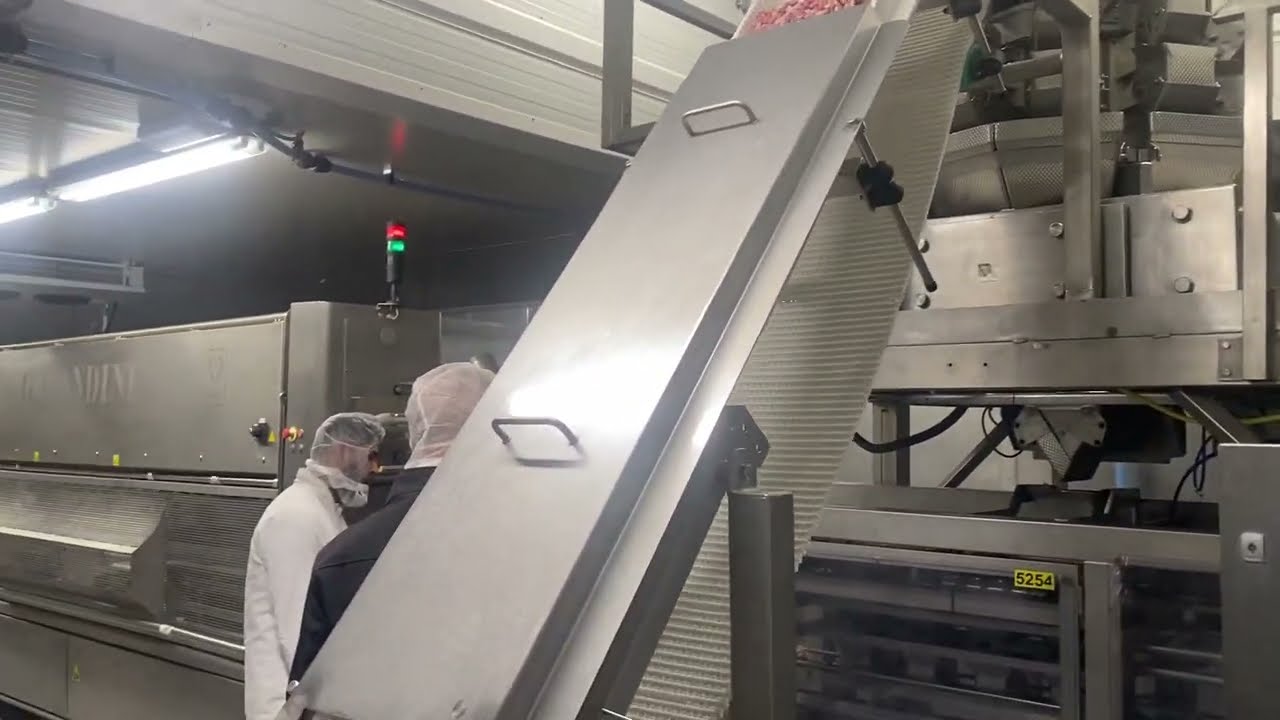 Fully automatic weighing and packing line from Mondini together with a Yamato weigher