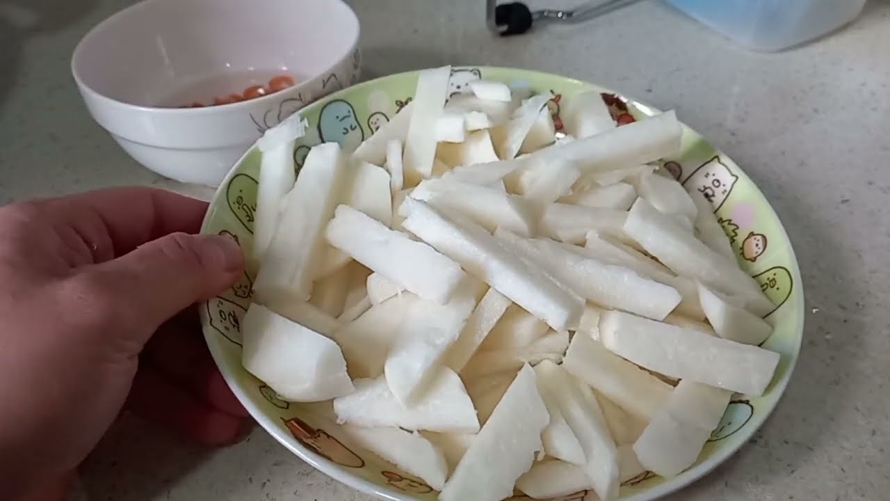 STIR-FRY TURNIP WITH DRIED SHRIMP - Chinese Recipe