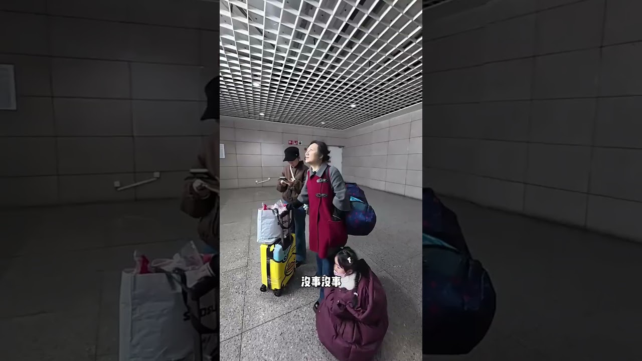 在機場幫助新疆少數民族同胞是什麼體驗？！ 今天在上海浦東機場當志願者，遇到了來自新疆的少數民族一家，幫他們指引了路線，幫助了他人快樂了自己？ #vlog十億流量扶持計劃 #在拍一種很新的vl