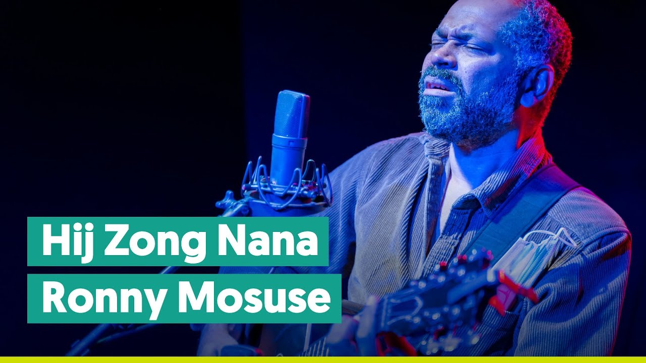 Ronny Mosuse zingt 'Hij Zong Nana' voor zijn overleden broer