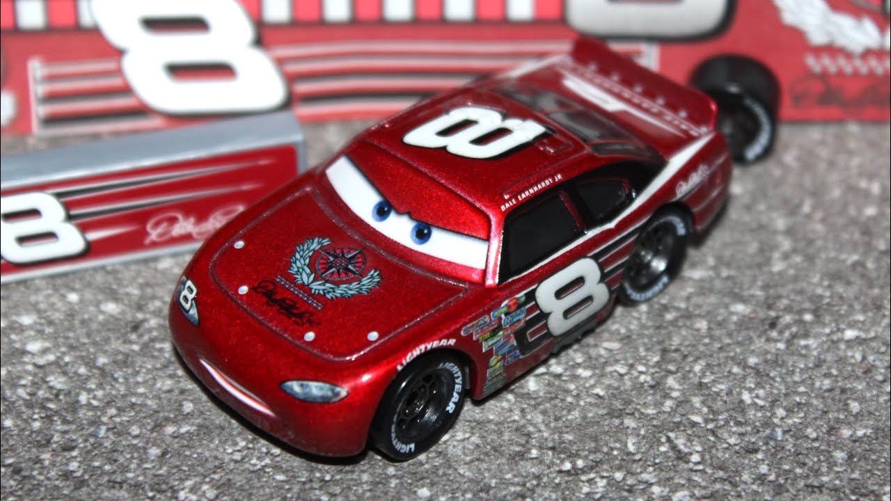 Игрушка Mattel Disney Cars NASCAR Metallic Дейл Эрнхардт младший (Piston Cup #8) 2026 года — перв...