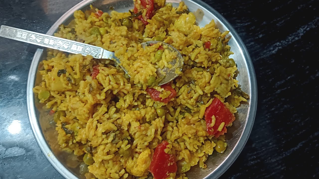 आलू गोभी मटर की मसाले दार खिचड़ी vegetable Khichdi