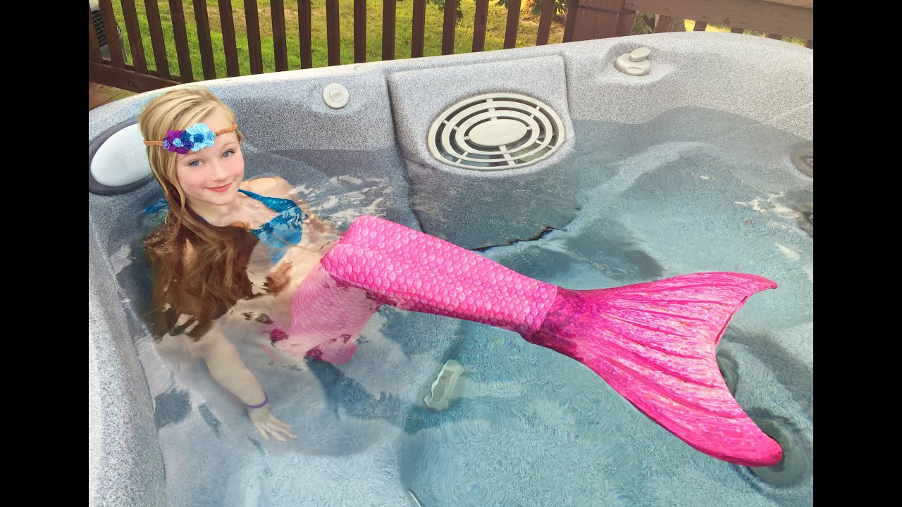 The day Princess Ella become a real mermaid. She has to be rescued by Batman. W/ blind bags