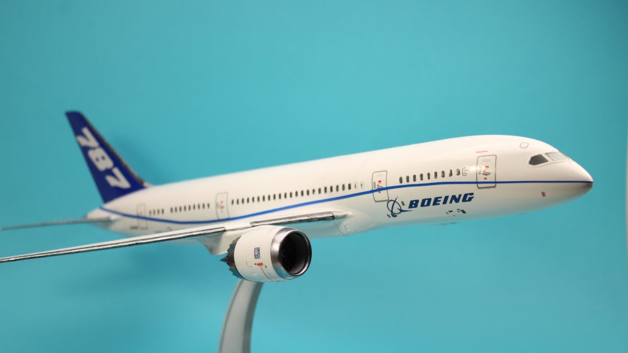 Building a small Boeing 787 Dreamliner (Revell 1/144 kit)