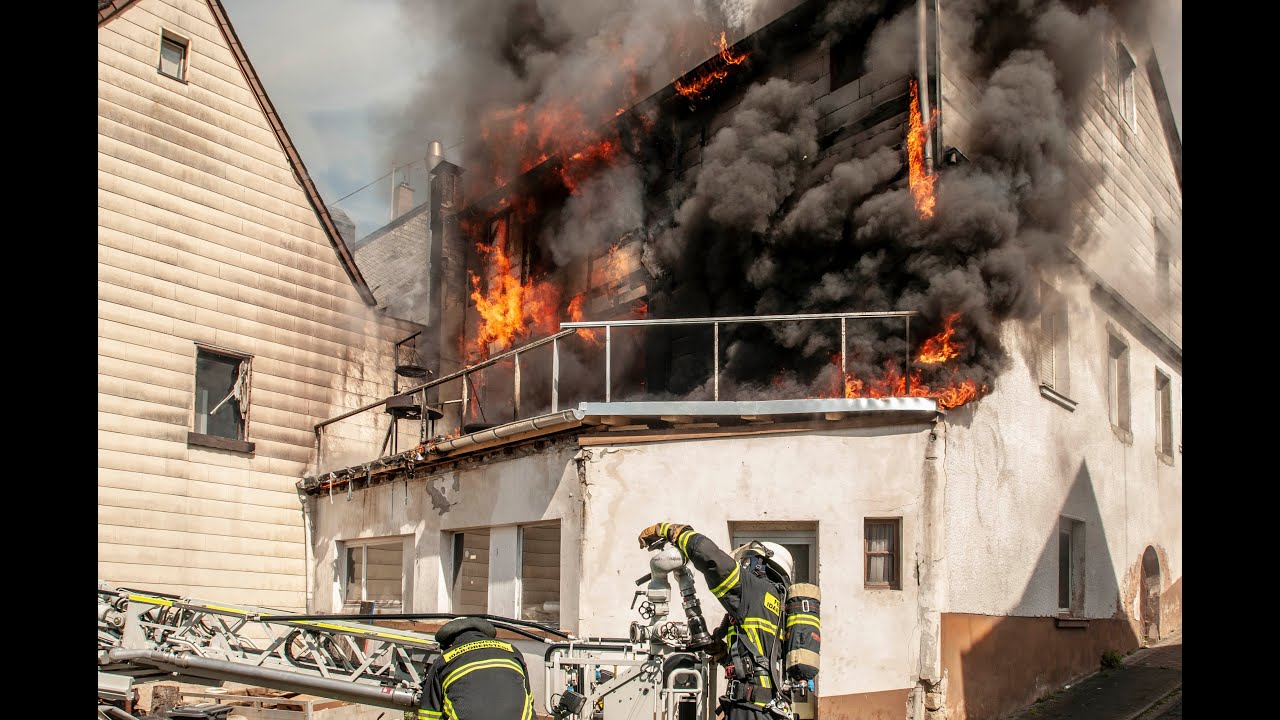 Einsatz Feuerwehr Idar-Oberstein - Wohnhaus in Vollbrand