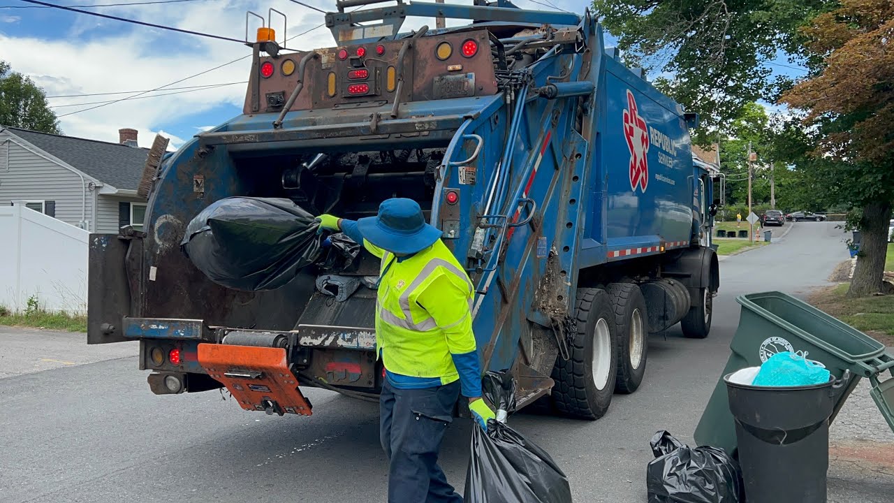 Republic’s Classic Leach Garbage Truck Packing Manual Trash