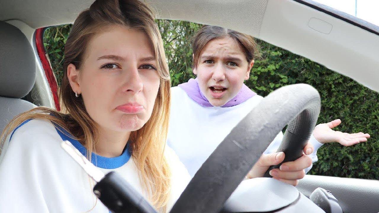 LA VOITURE EST EN PANNE ! ON DORT DANS UNE CABANNE ! [SKETCH]