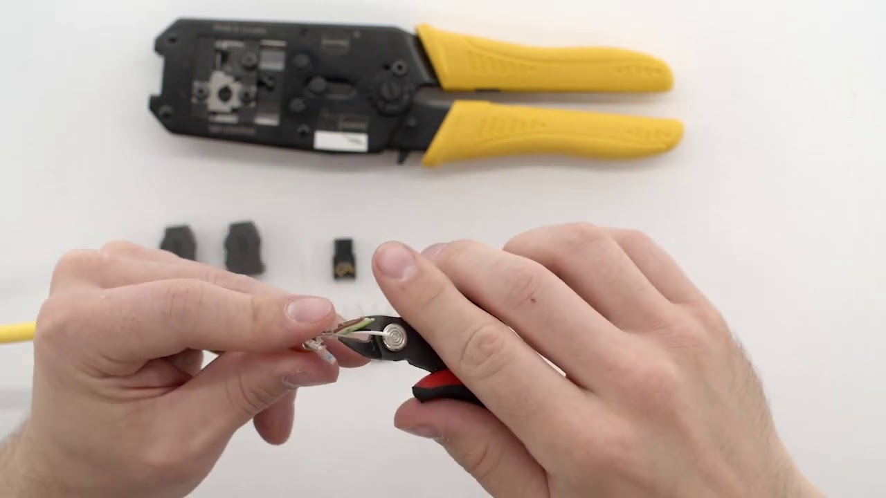 HARTING ix Industrial® Assembly instruction of a future proofed miniaturized ethernet connector