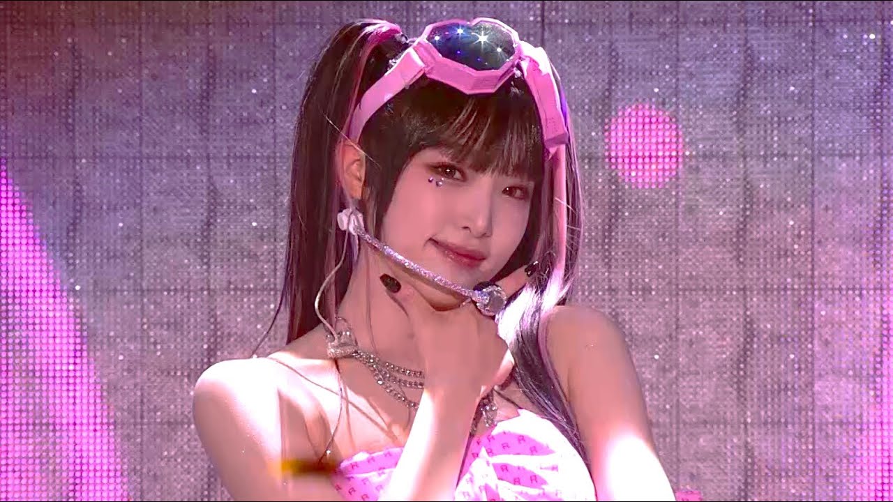 YENA (최예나) – LOVE WAR + SMILEY ｜써클차트 뮤직 어워즈 2022 / CCMA2022