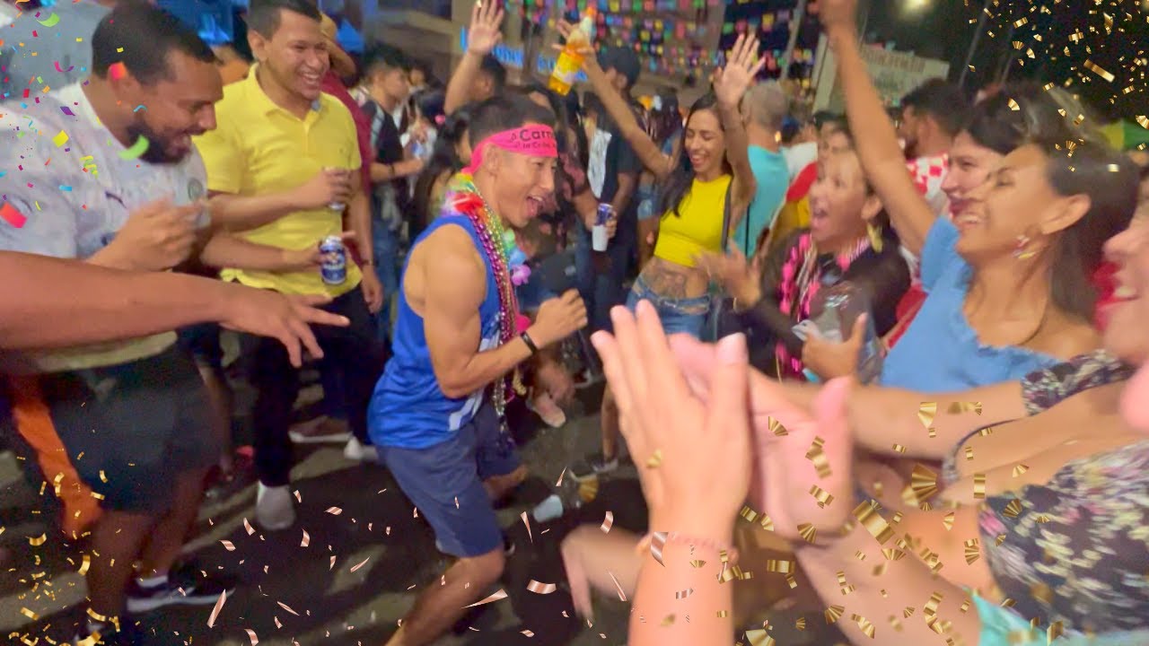 La vida nocturna del carnaval MÁS GRANDE de Centroamérica | La Ceiba, Honduras 😍🇭🇳🎉