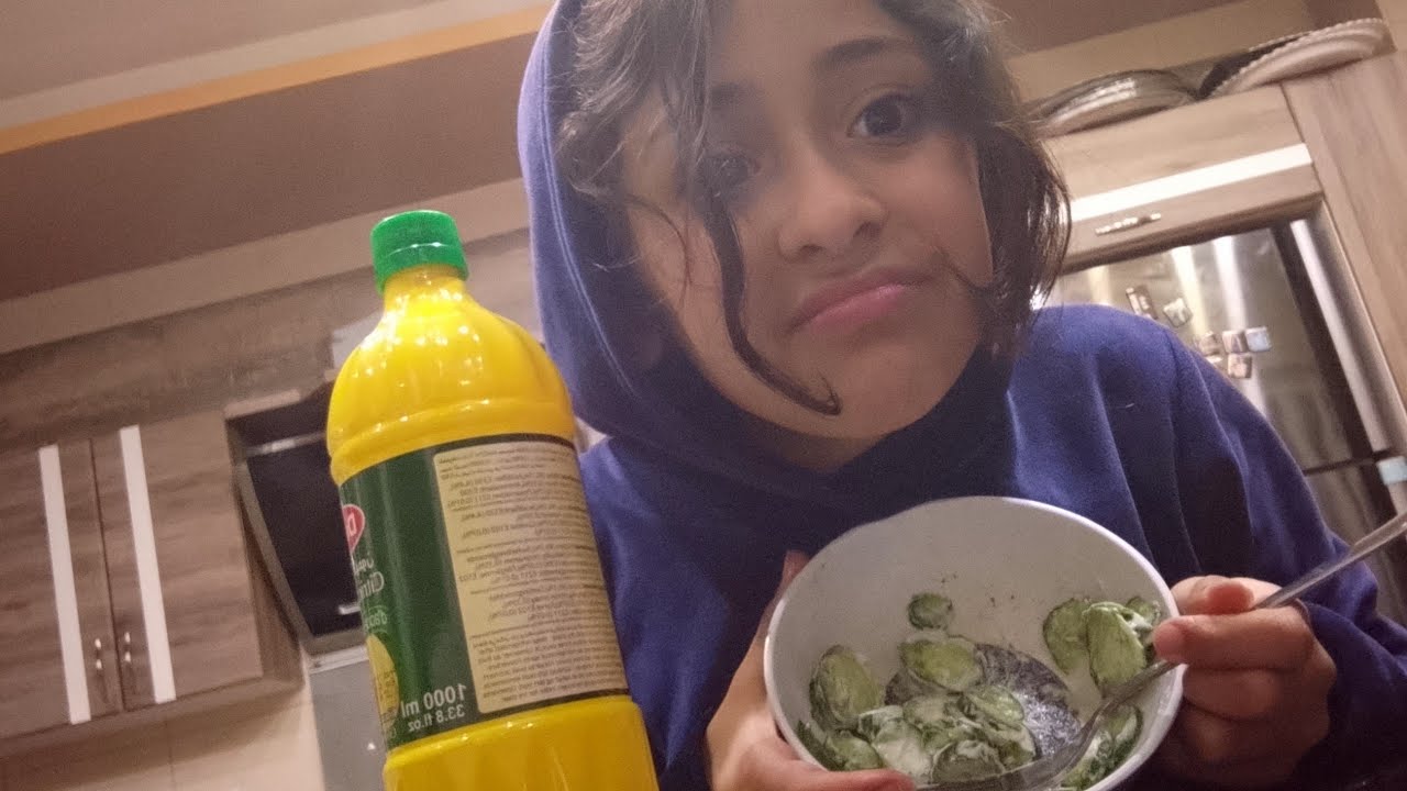 اغرب اشي عملته في حياتي😱بس كثيير زاكي جربو🤤🥗سلطه الخيار