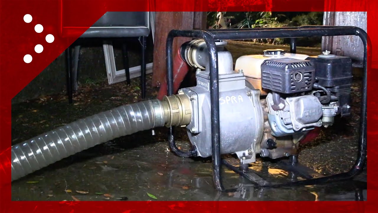 Maltempo, taverna allagata a Gallarate: Vigili del Fuoco al lavoro con l'idrovora