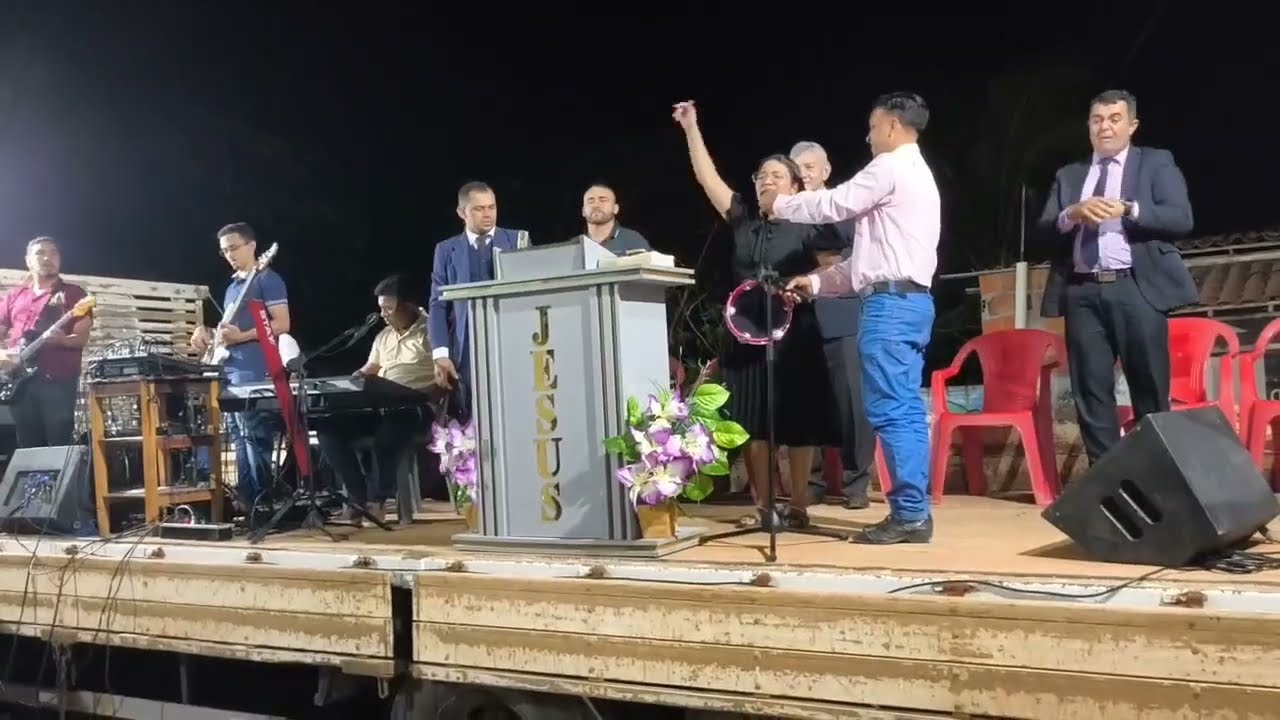 Sequência de corinhos no pandeiro. Louvor.