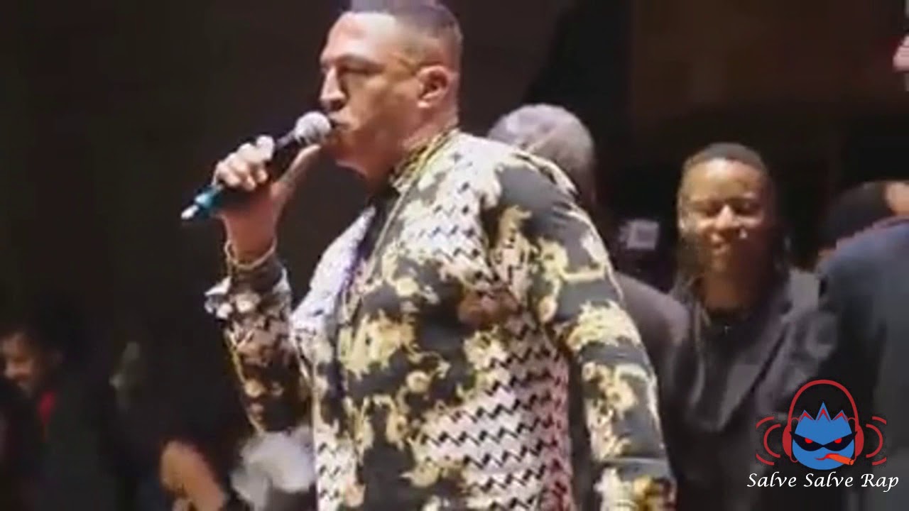 Mano Brown e Dexter cantando F&oacute;rmula M&aacute;gica da Paz.