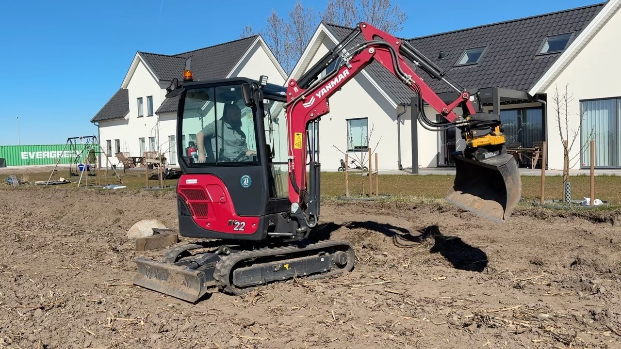 Köp Minigrävare Yanmar SV22 - tiltrotator Engcon + 3 skopor på Klaravik