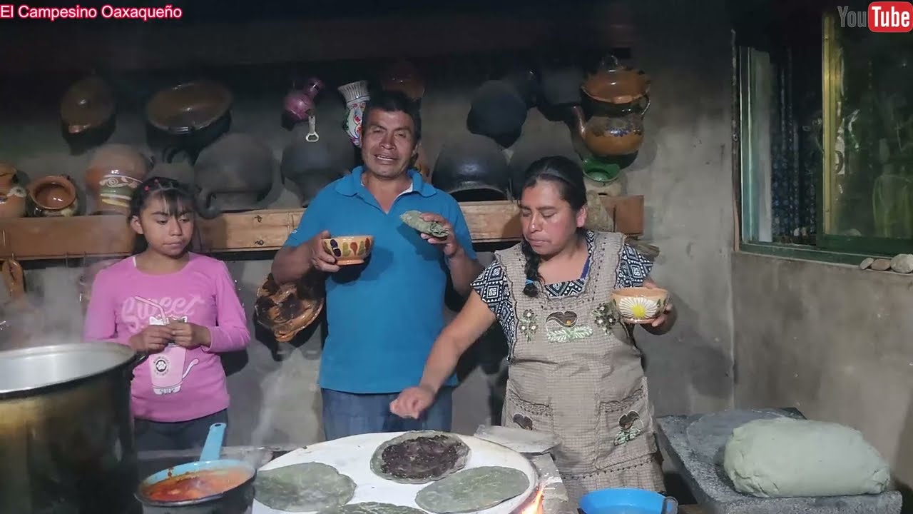 ✅️😀Disfrutando de unos tacos de biuse con tortillas azules calientitas
