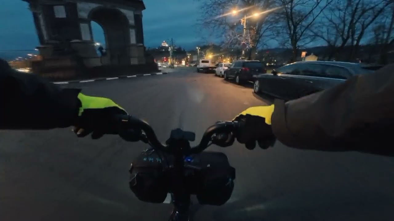 Insta360 Ultra 1080p in low light - Brompton C Line electric - Winter commute Parco del Valentino