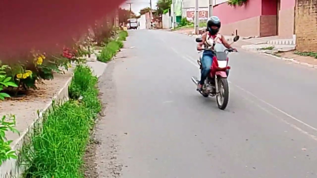 Trecho de pista perigosa. Crato Ceará bairro São Bento.Colabore canal chave Pix 55 88 992227022