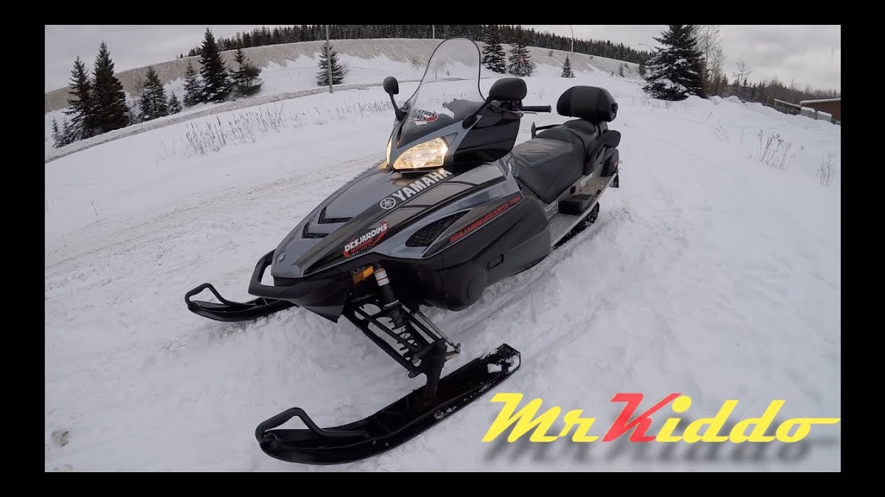 Trying a Snowmobile in Canada 🇨🇦 Yamaha RS Venture GT
