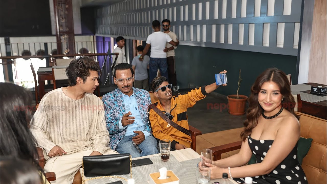 अनमोल केसीसँग सिबुले गरे मिठामिठा गफ