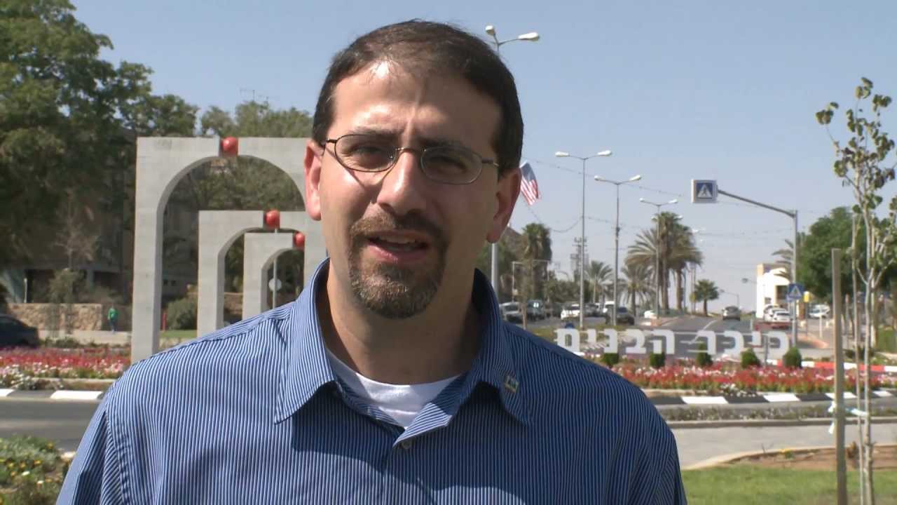 Ambassador Shapiro visits the city of Arad and Kfar Hanokdim