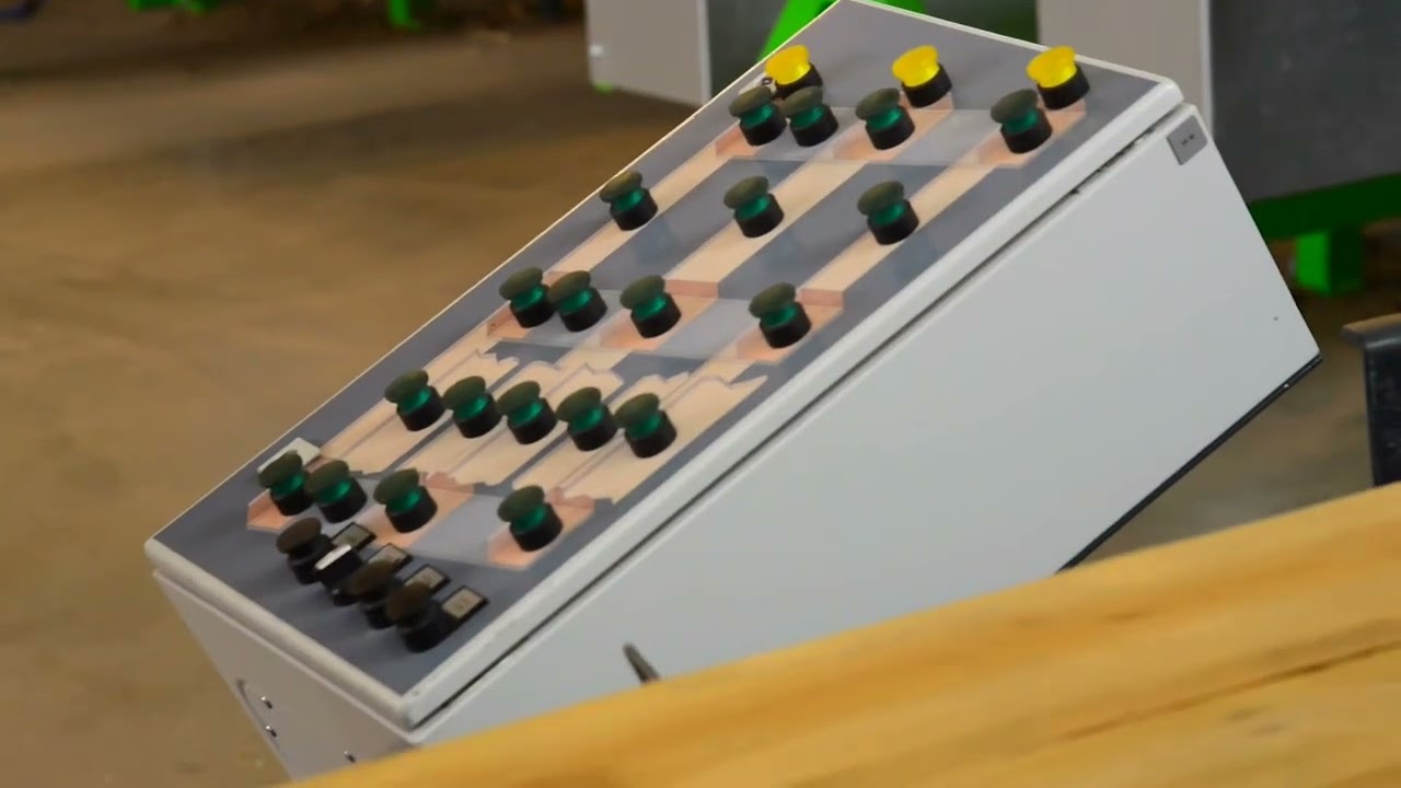 Roland Terwort Reparaturanlage Sortierung Zerlegung Bürstenstation Palettennagelmaschine#palette