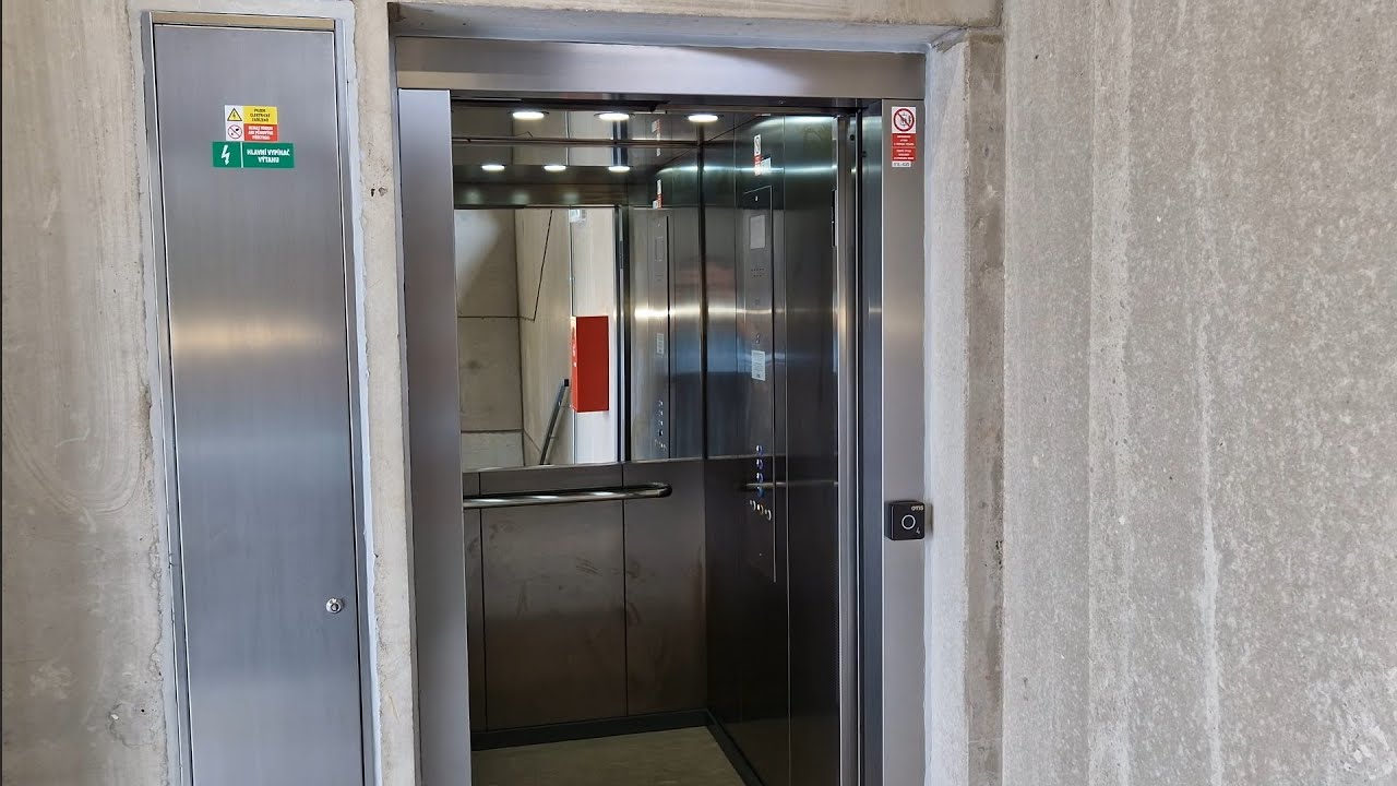 Neuer Otis Gen2 Parkhaus Aufzug (New Otis Gen2 carpark lift) @Parkovací dům Stromovka, Č. Budějovice