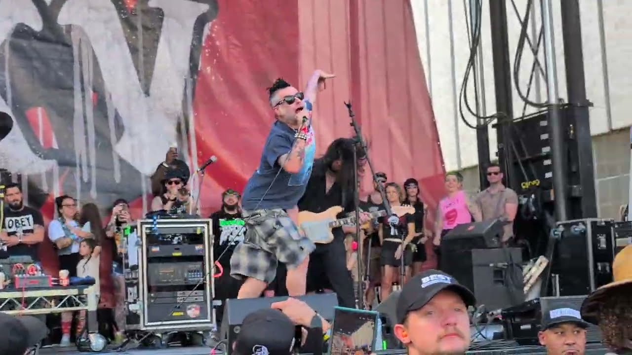 Fat Mike Joins Codefendants on stage at punk rock bowling 2025!