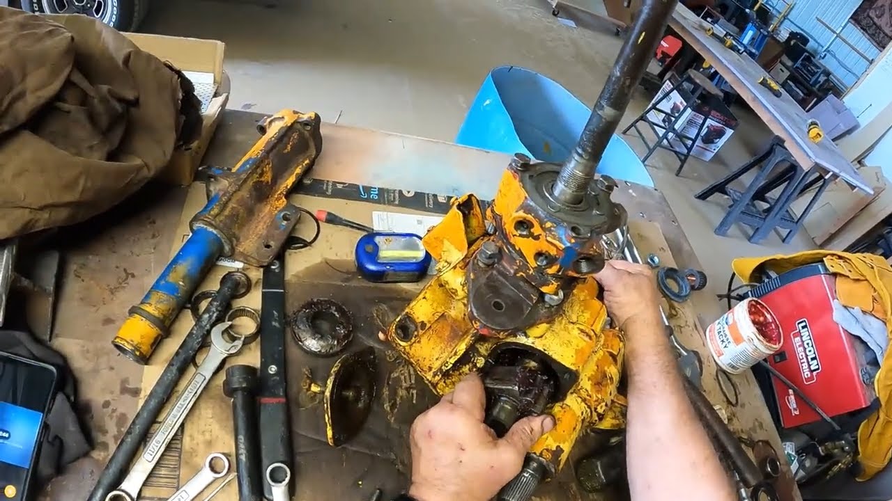E208 1973 Ford 3400 Tractor Power Steering Gear Box