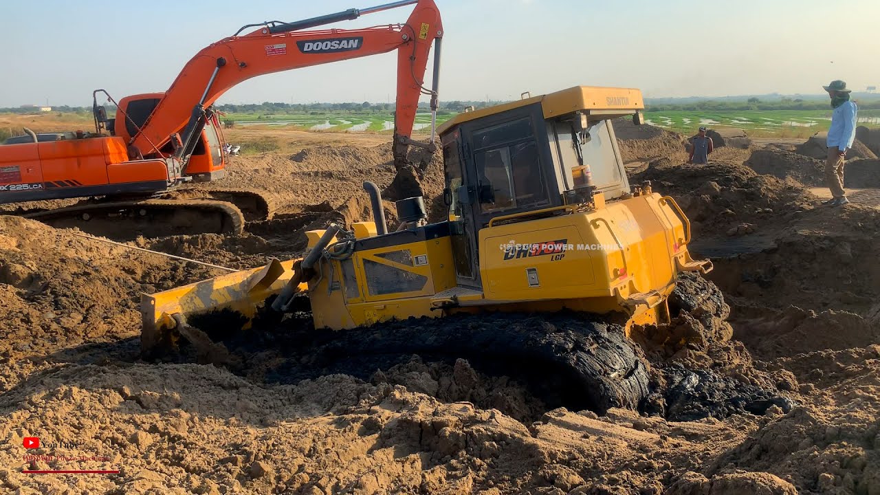 Unexpected Failure.!! Technical Getting New Bulldozer Pushes Sand was Stuck and Excavator pulled out