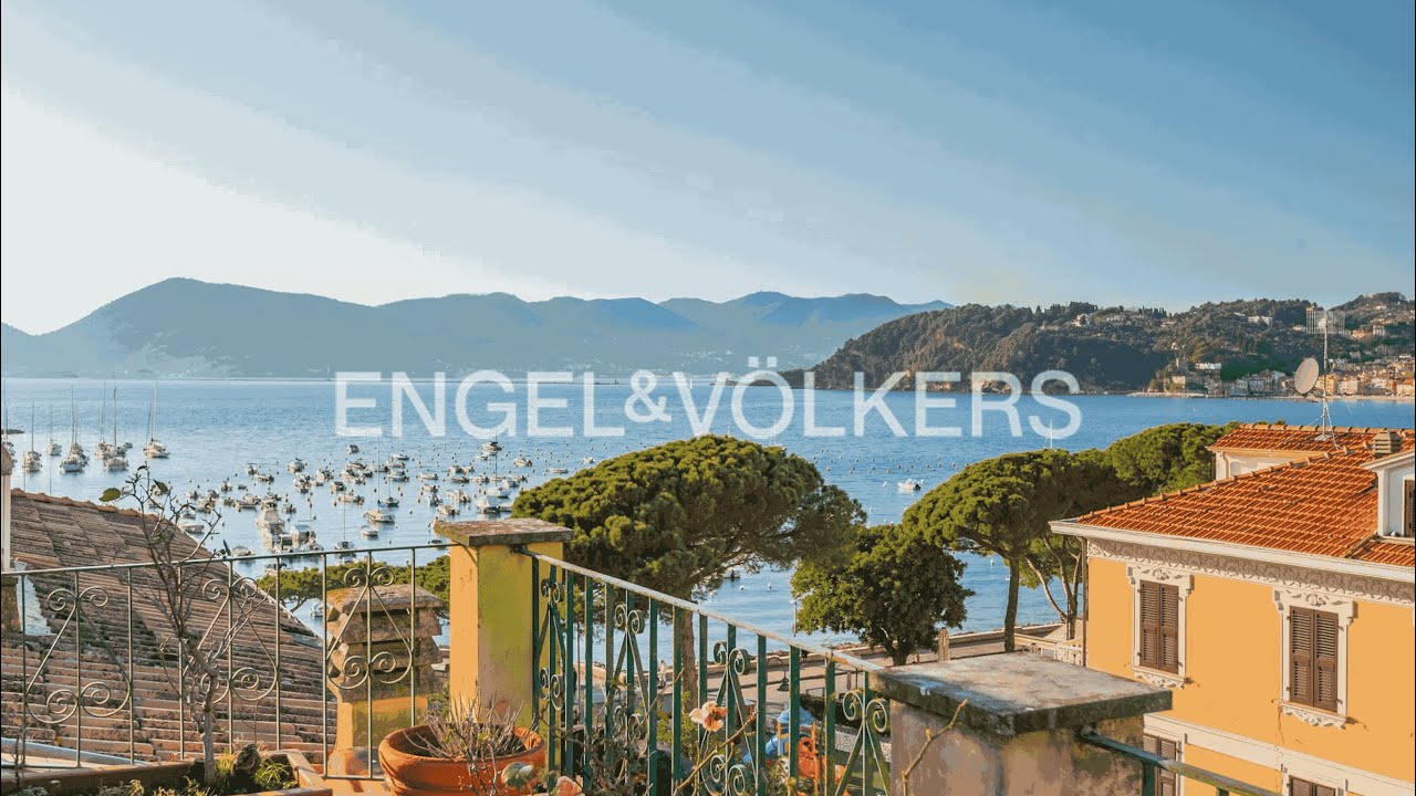 Prestigioso attico fronte mare con ampia terrazza panoramica nel cuore di Lerici