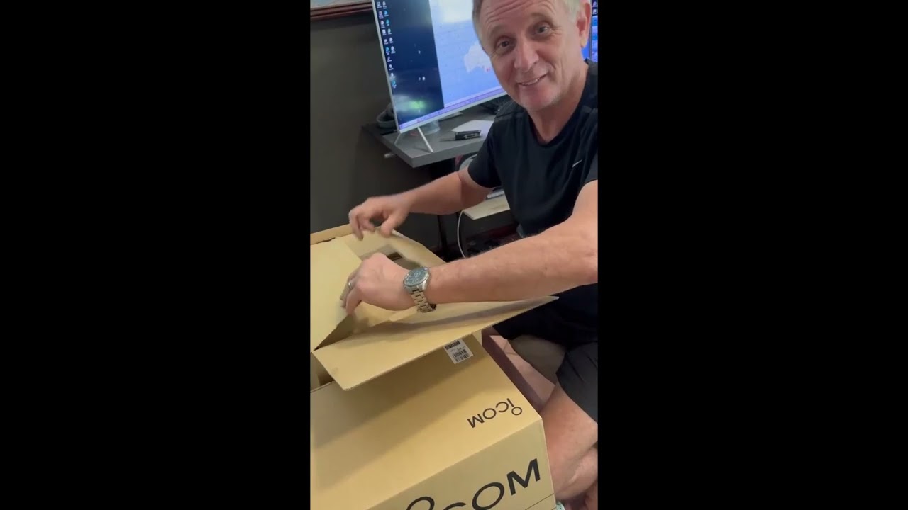 VK8AW unboxing 1st IC905 in VK8