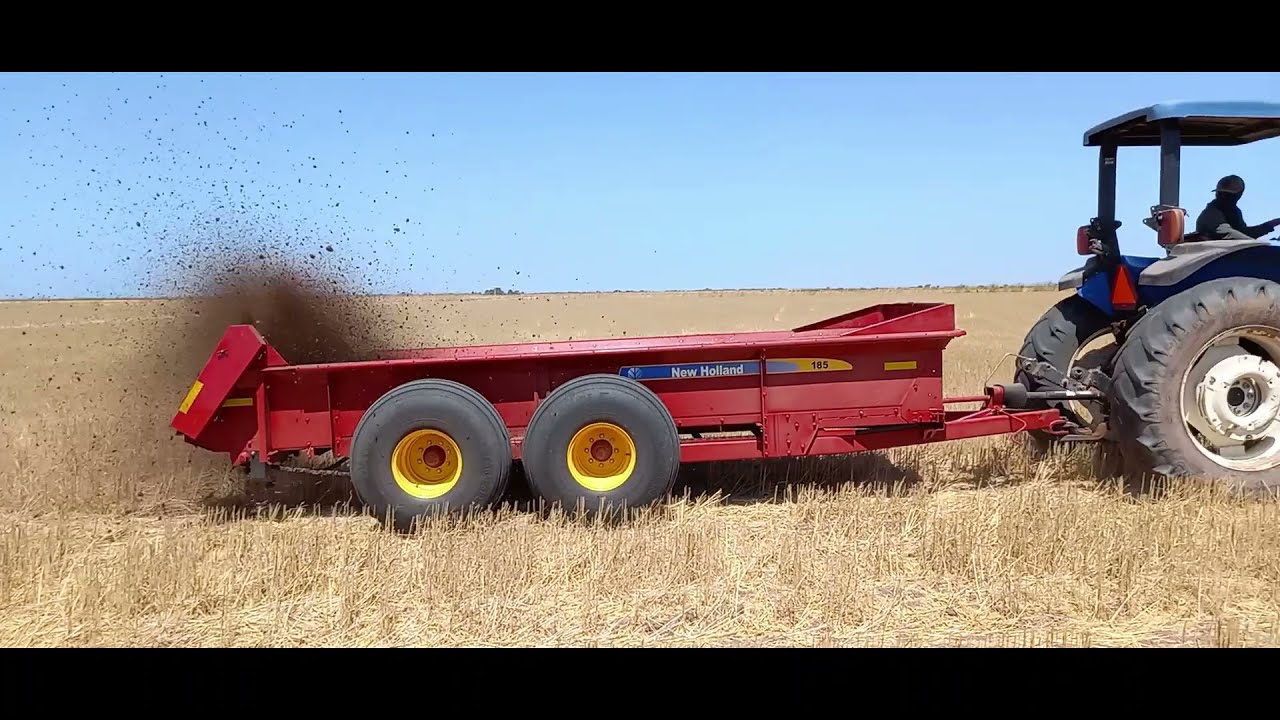 ENTREGANDO UN ESPARCIDOR DE ESTIERCOL NEW HOLLAND 185 PARTE 2 MEJORANDO EL SUELO CON ABONO ORGANICO
