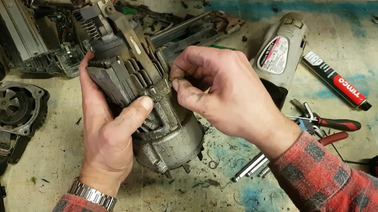 Servicing and repairing a old Hitachi gas gun NR90GC. Nailer first fix.