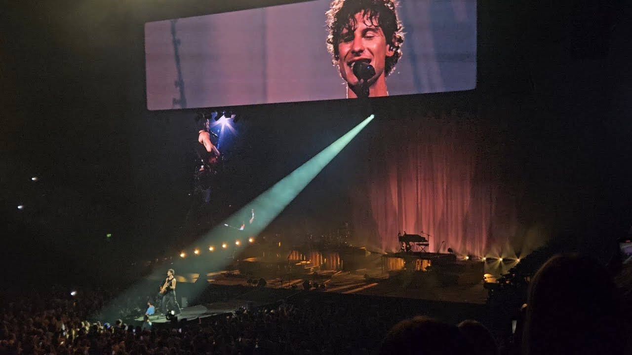 Shawn Mendes in Amsterdam - Stitches | On The Road Again 250820