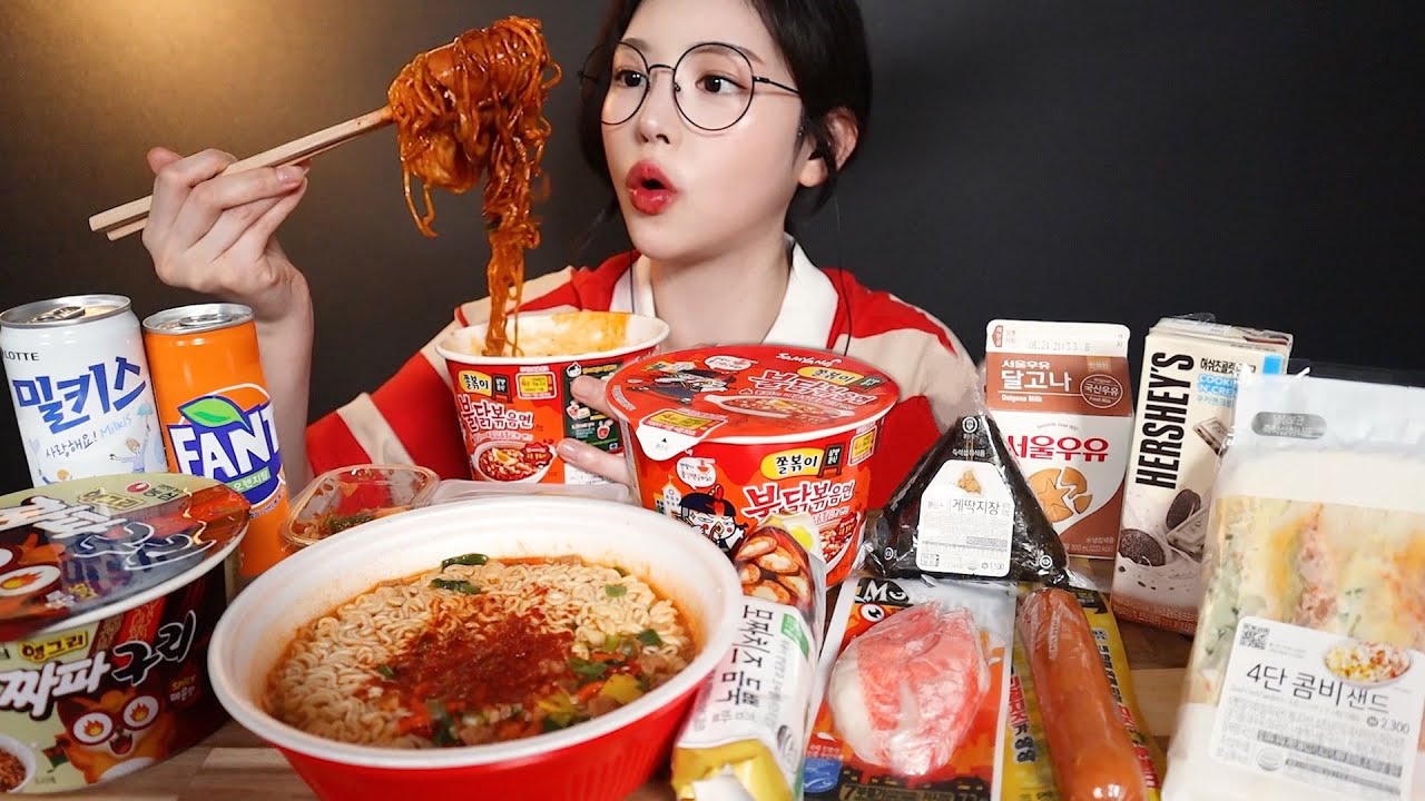 SUB)편의점 음식 2탄 ! 왕뚜껑 불닭쫄볶이 앵그리짜파구리 달고나우유 샌드위치까지 먹방 리얼사운드 convenience store food mukbang ASMR