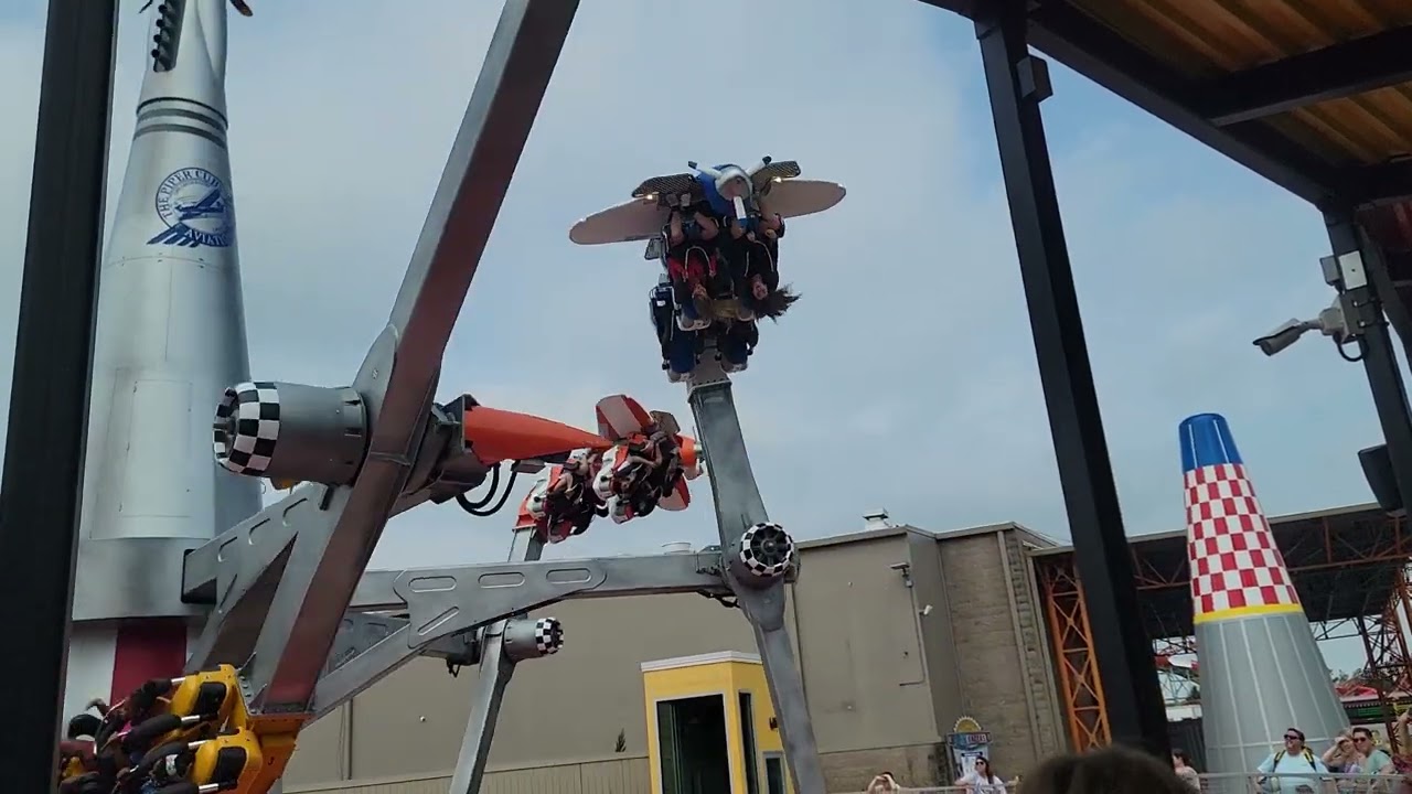 All new Air Racers ride at Aeronautica Landing at Carowinds #carowinds