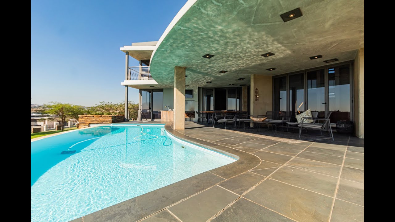Stunning House for Sale in Mooikloof Heights
