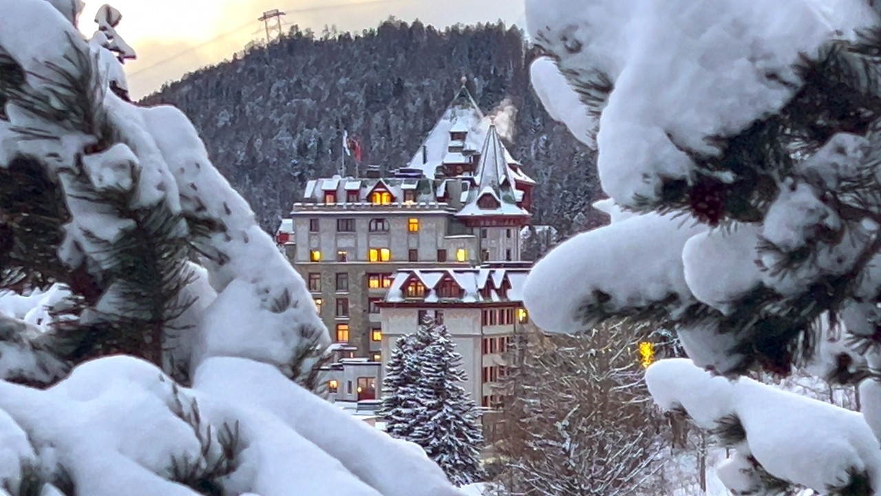 I love St. Moritz ❤️ Winter Snow Walk ❄️ Swiss Christmas lights walking tour 4K 🇨🇭
