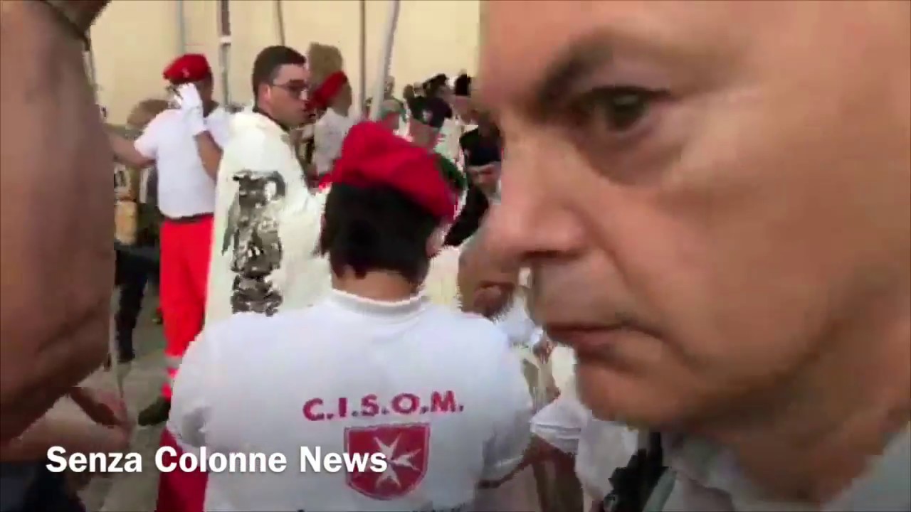 Processione del Cavallo parato, l'arcivescovo cade e finisce in ospedale