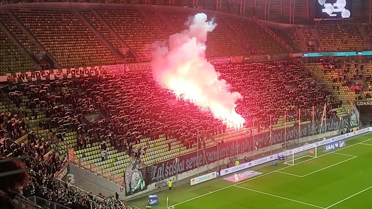 Przed meczem #LGDCRA. 1700 kibiców #Cracovia i #ArkaGdynia. Minuta ciszy #lechiagdansk - 2024.11.03