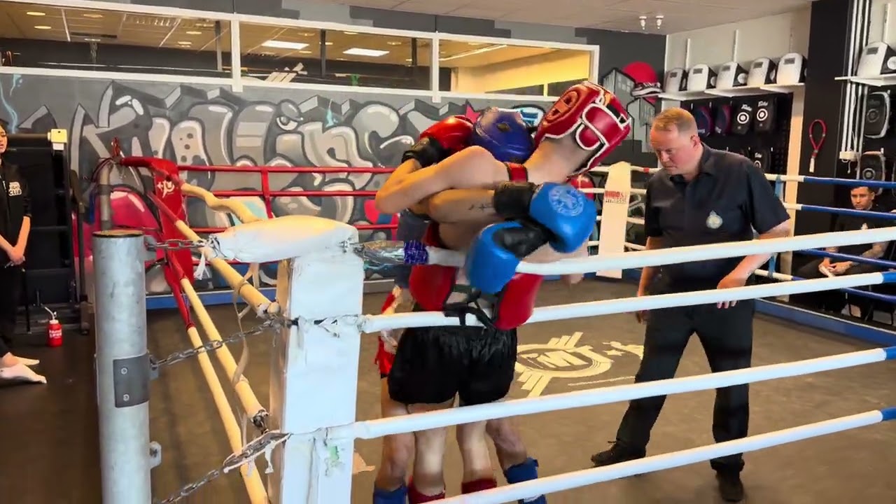 Christopher Berggren (Västerås fightclub) vs Salar Sharif (Espoo) c-klass -62kg