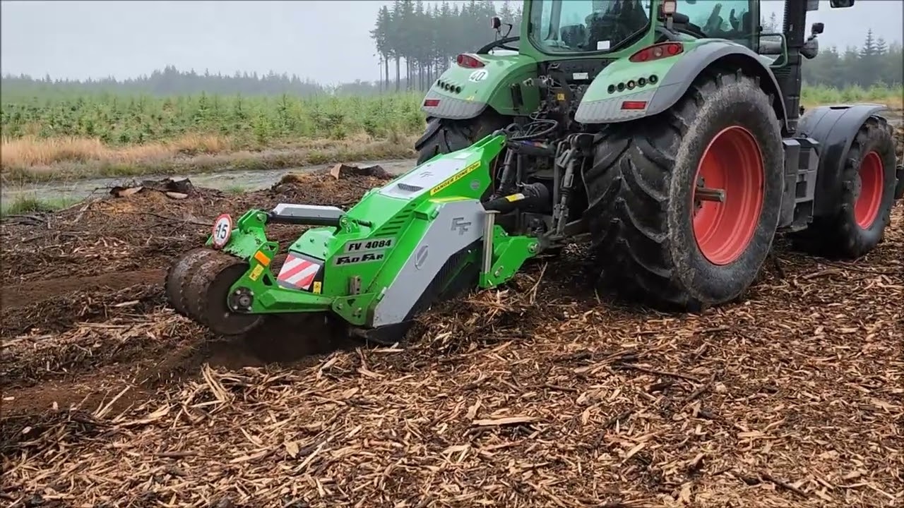Broyeur dessoucheur en bande FAO FAR FV4084, broyage lignes de souches