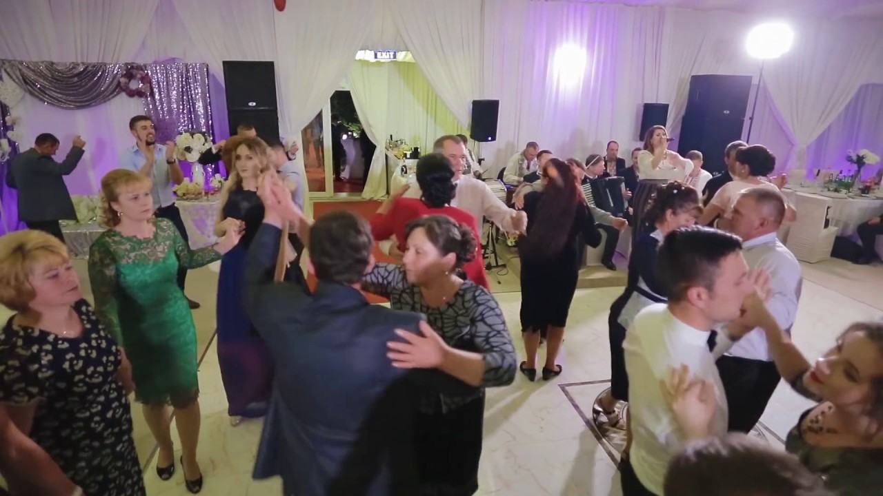 🇷🇴 AȘA SE DISTREAZĂ MOLDOVENII PETRECĂREȚI LA NUNTĂ ÎN MOLDOVA - colaj Frații Ștefăneț
