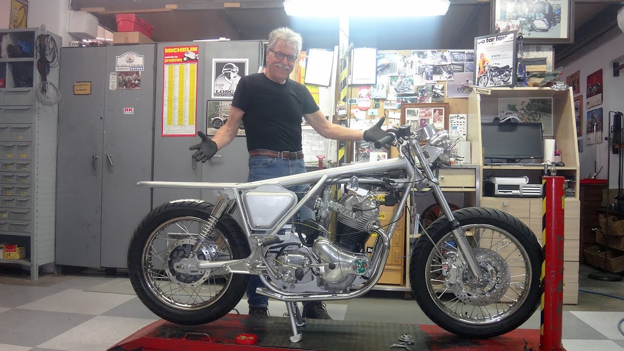 Norton  Commando 850  Third part