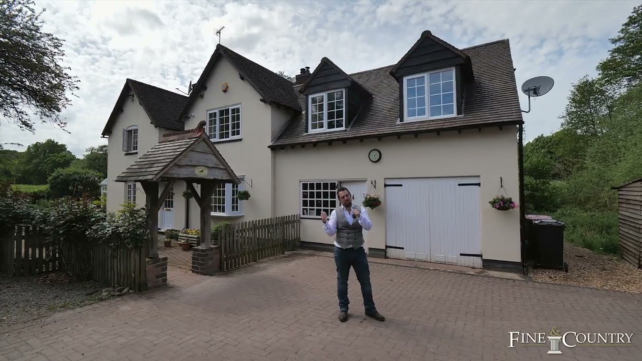 Equestrian Property on the outskirts of Mancetter | Fine & Country Coventry | Graham Howell