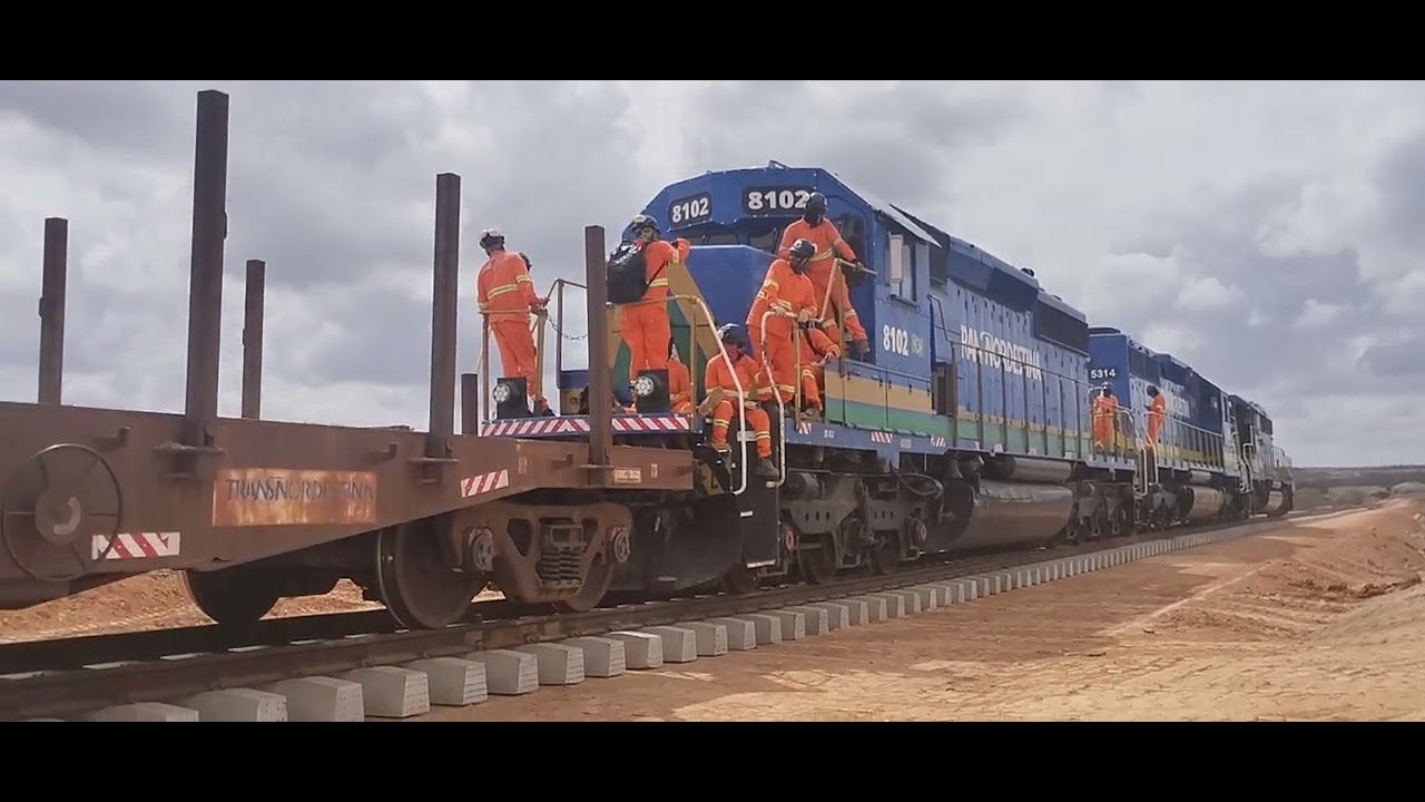 TRANSNORDESTINA em Piquet Carneiro ( assentando dos trilho) km 196. Imagens de 19/01/2026.