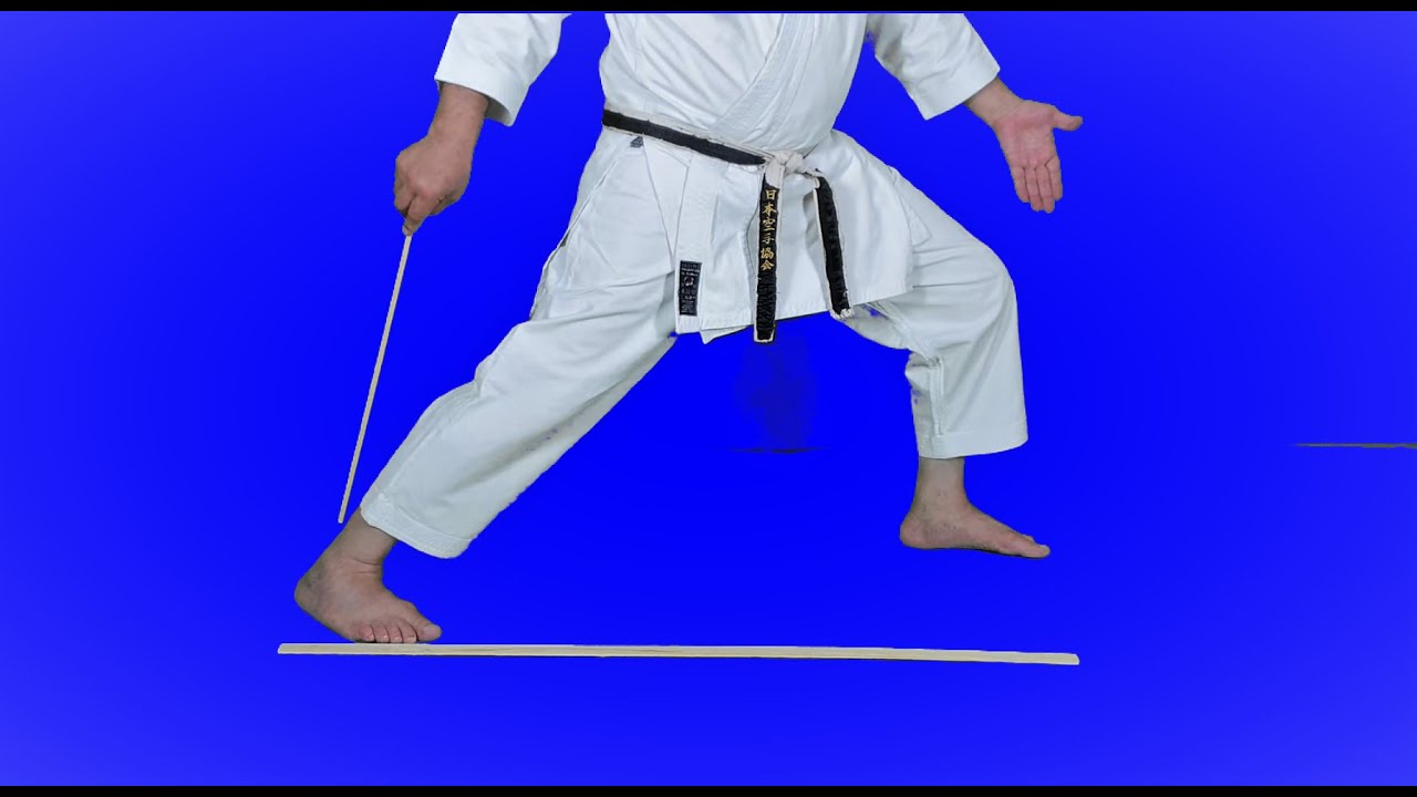 الحلقة السادسة ( 6 )  من سلسلة فنيات الكاراتيه -  ( الوقفات ..وأوضاع القدمين )