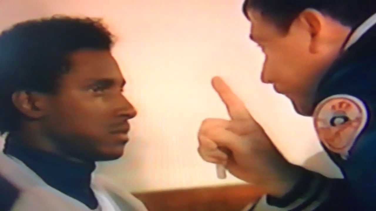 Roberto Kelly Takes Baseball Off Face, Ken Griffey, Jr. Hit
